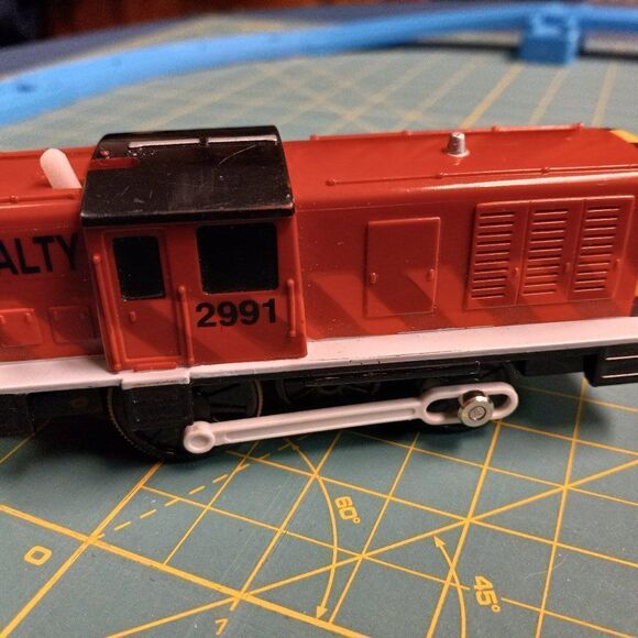 TOMY Engine Salty, Dennis with oil car - Picture 3 of 11